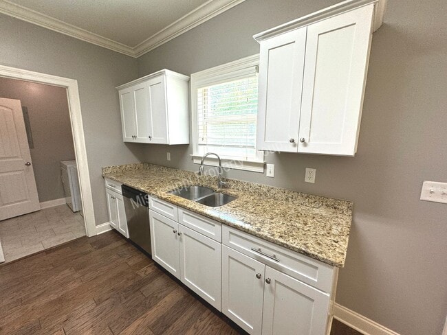 Building Photo - 4BD/4.5BA FOR RENT