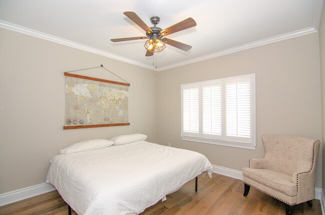 Building Photo - Melrose Landing Condo