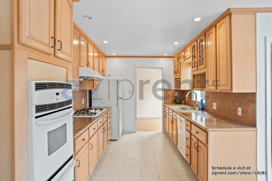 Building Photo - 1636 Jenevein Ave