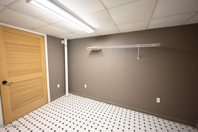 Building Photo - 229 Middletown Rd