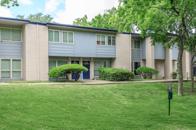 Building Photo - Aurora Flats