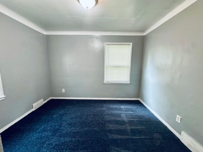 Building Photo - 3 Bedroom 1 Bath Welcome Section 8