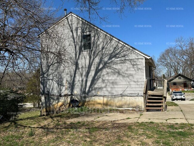 Building Photo - 4221 E 60 Terrace