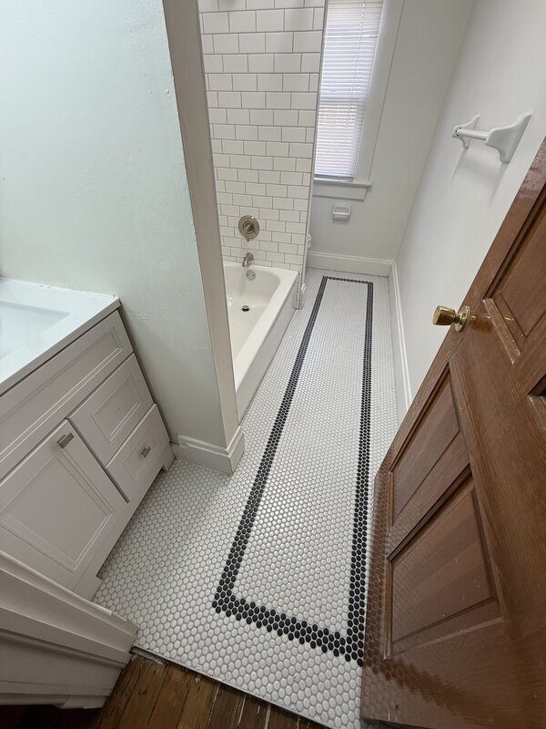 Building Photo - 458 E Sycamore St