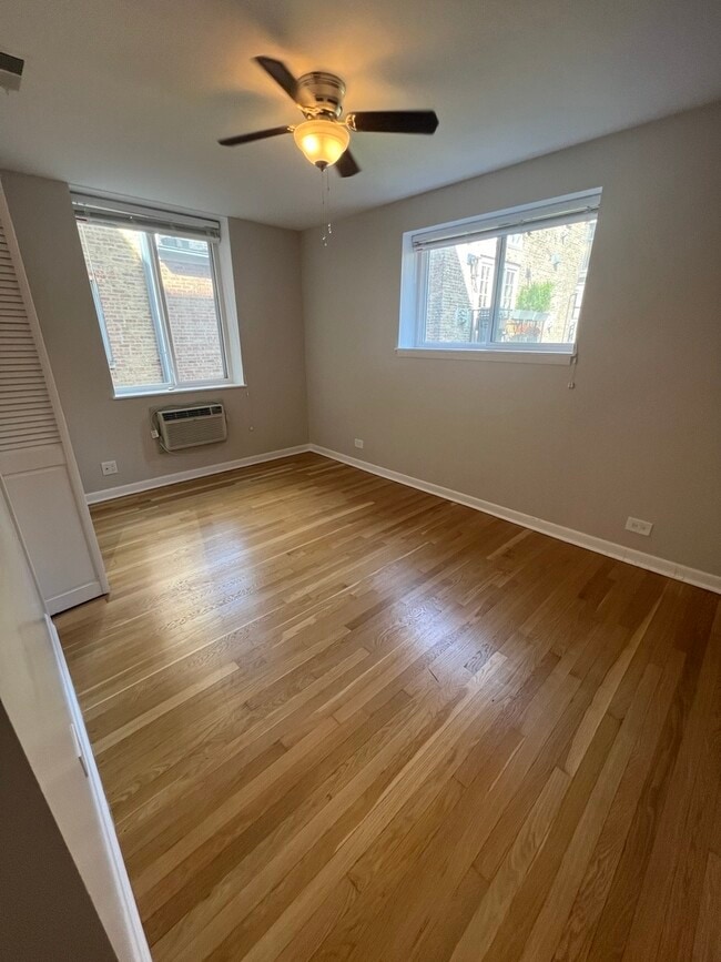 Building Photo - 921 N La Salle Dr
