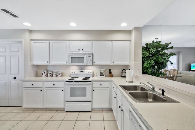 Building Photo - 17040 Willowcrest Way