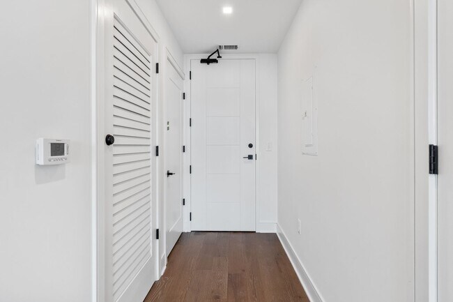 Building Photo - Studio Apartment in West Midtown!