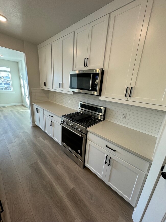 Building Photo - 454 E Nickel Ln