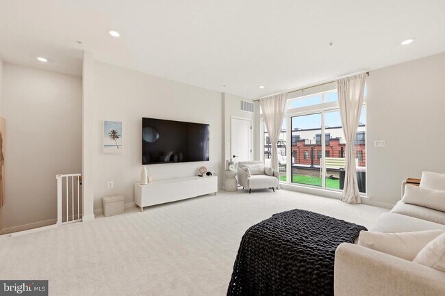 Building Photo - 22810 Tawny Pne Sq