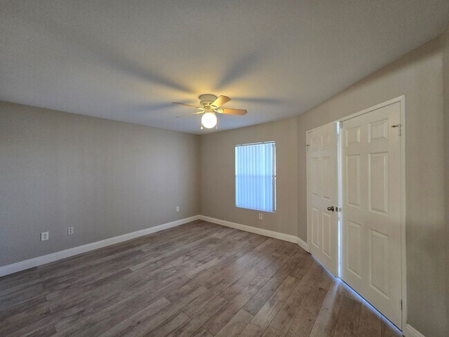 Building Photo - A Fabulous 2 Bedroom upstairs unit near Nellis AFB
