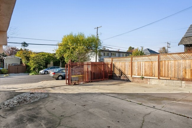 Building Photo - 2727 McGee Ave