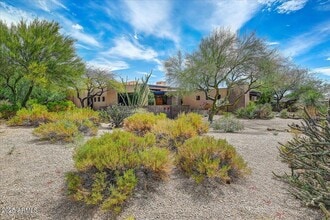 Building Photo - 10687 E Fernwood Ln