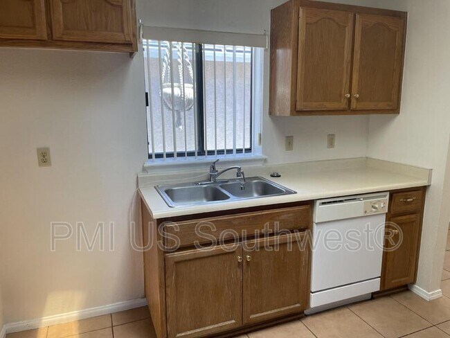 Building Photo - 3371 Sharon Ln