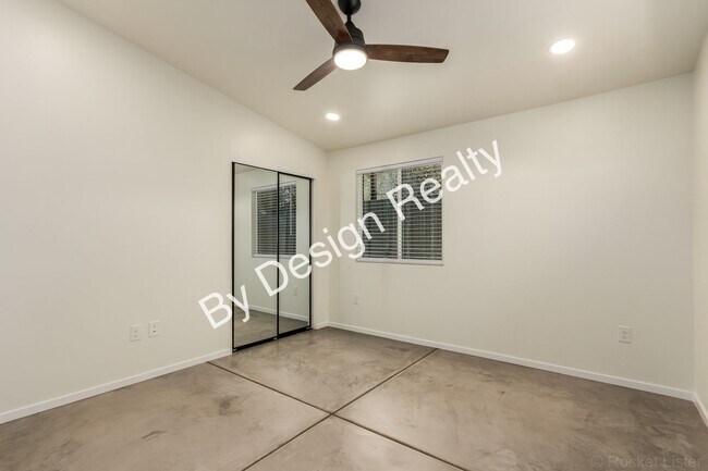 Building Photo - Modern Construction Steps from the University of Arizona