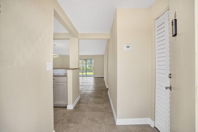 Building Photo - 301 SE 3rd St