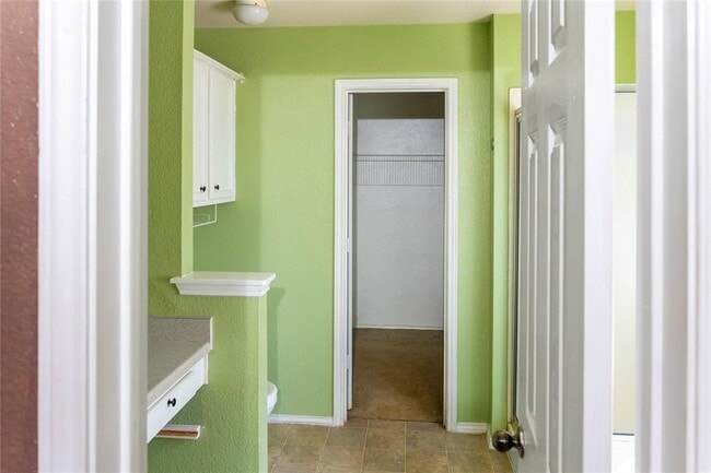 Building Photo - 15224 Sarah's Creek Dr