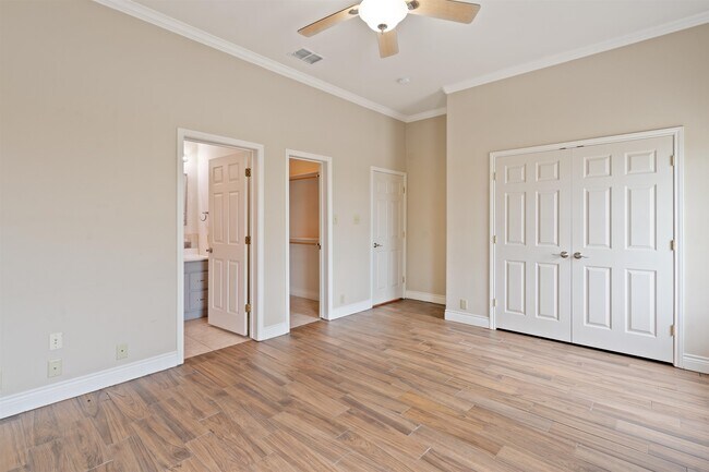 Building Photo - 31 Running Deer Mdws