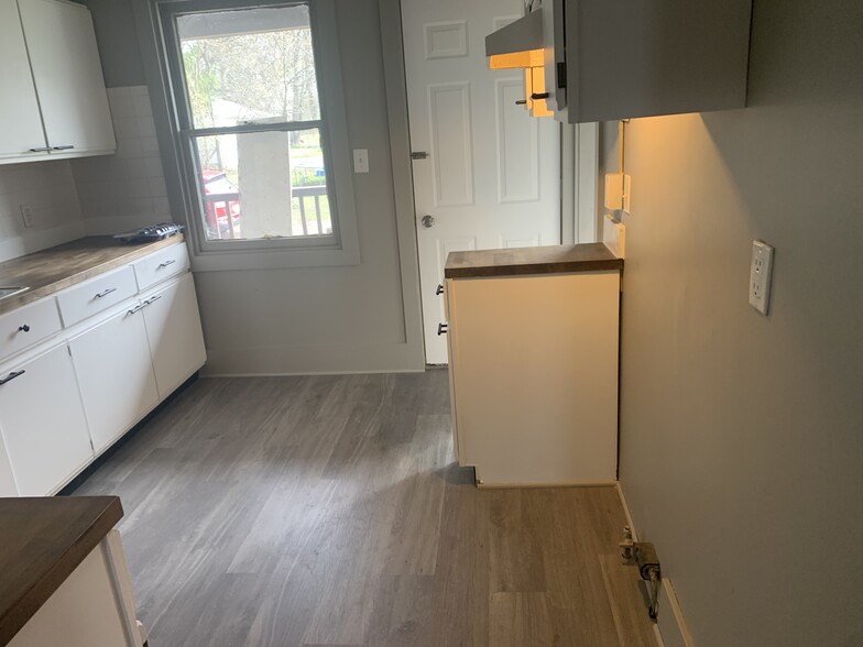 Kitchen - 17 Hartzell Ave