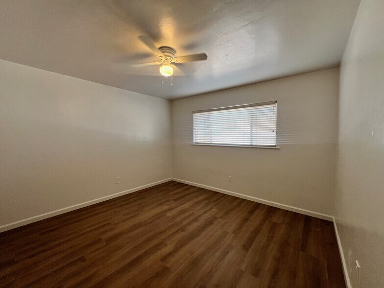 Bedroom - 2516 Drake St
