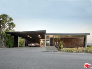 Building Photo - 1456 Sunset Plaza Dr