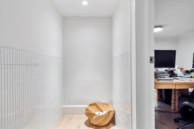 Building Photo - 177 NE 44th St