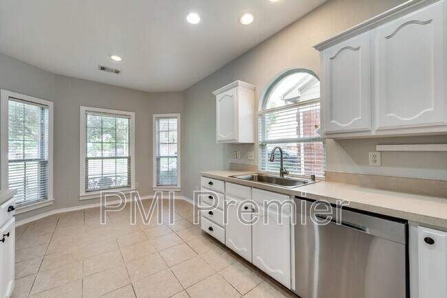 Building Photo - 5832 Center Ridge Dr