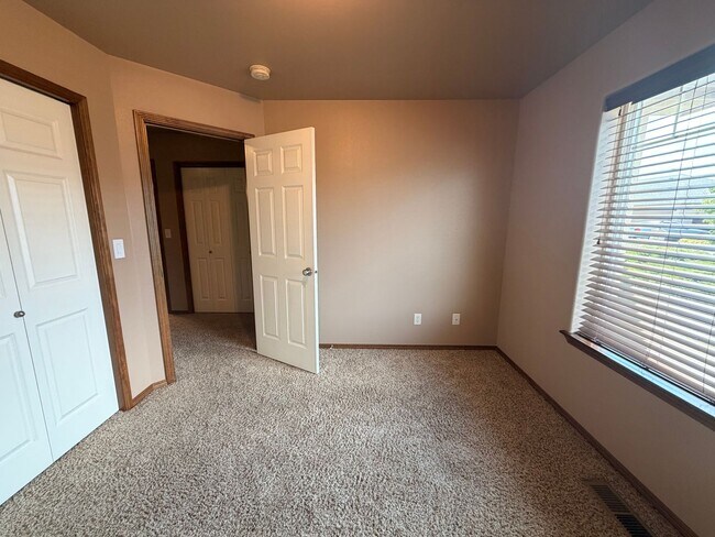 Building Photo - 907 Fawn Cir