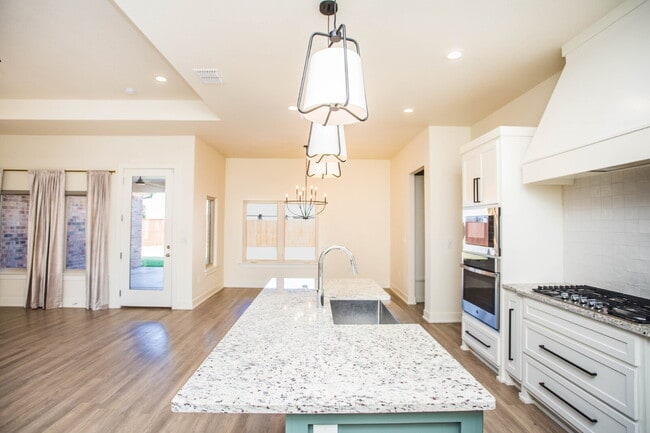 Building Photo - Luxury Living in the Estates at Vintage