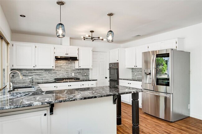 Building Photo - 703 Jetta Ct