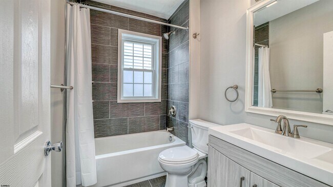 Building Photo - 103 N Harvard Ave