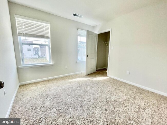 Building Photo - 87 Filbert Dr
