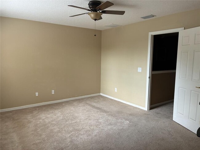 Building Photo - 2850 Retreat View Cir