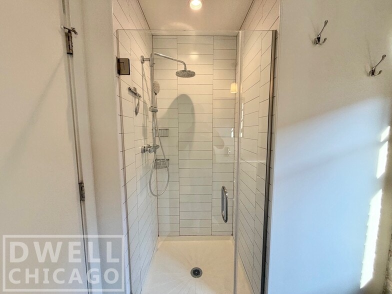 Building Photo - 1513 W Adams St