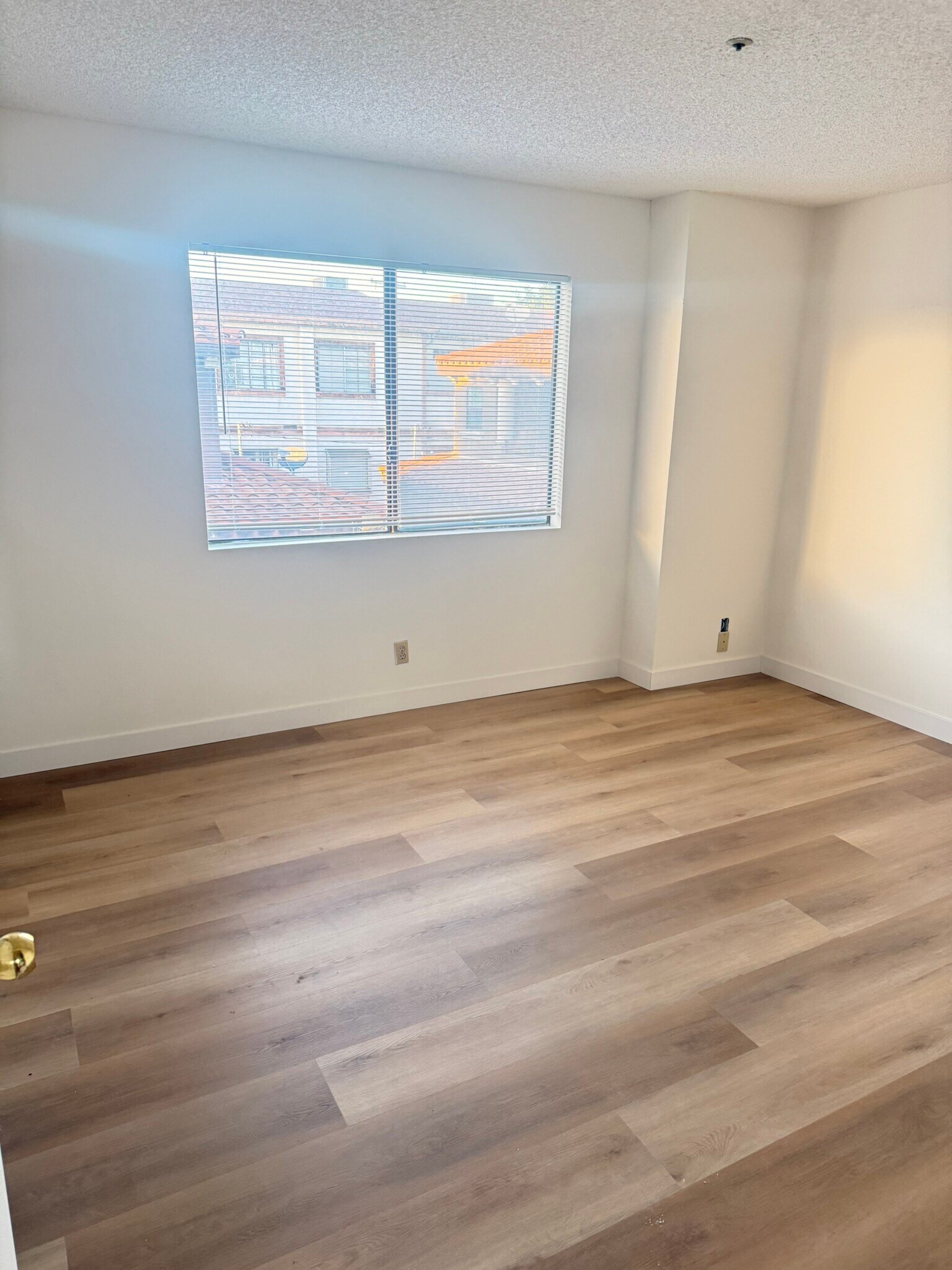 Building Photo - 816 N Garfield Ave