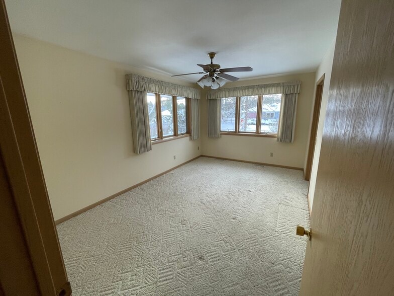 Master Bedroom - 5505 Raymond Rd