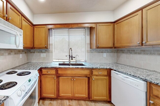 Building Photo - NE Brick Ranch 3/Bd 2/Ba 2 Cg 1782/sf