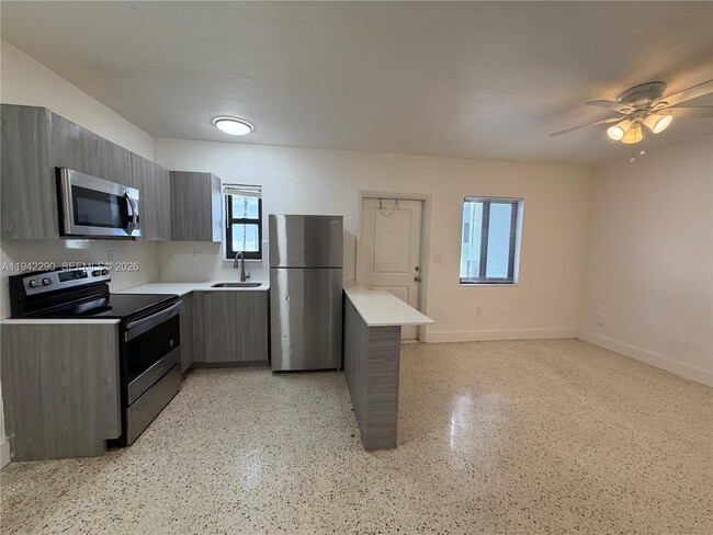 Building Photo - 600 SW 10th St