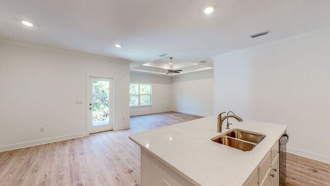 Building Photo - 4 Bedroom Home in Paradise Cove