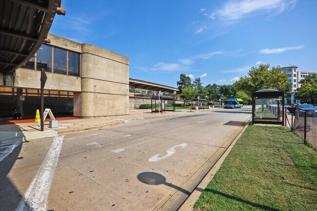 Building Photo - GREAT LOCATION!! Stunning 3BD/3.5BA luxury 4-level townhouse!