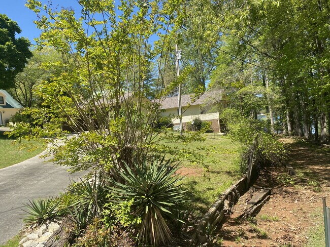 Building Photo - Lakefront Living! Furnished 3-Bed Home w/ ...