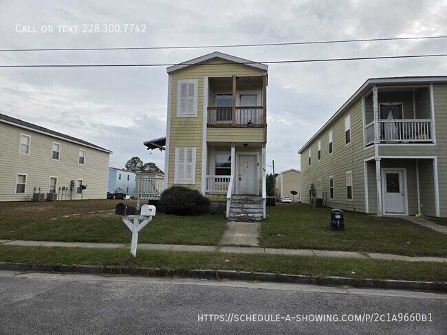 Primary Photo - 12203 Artes St