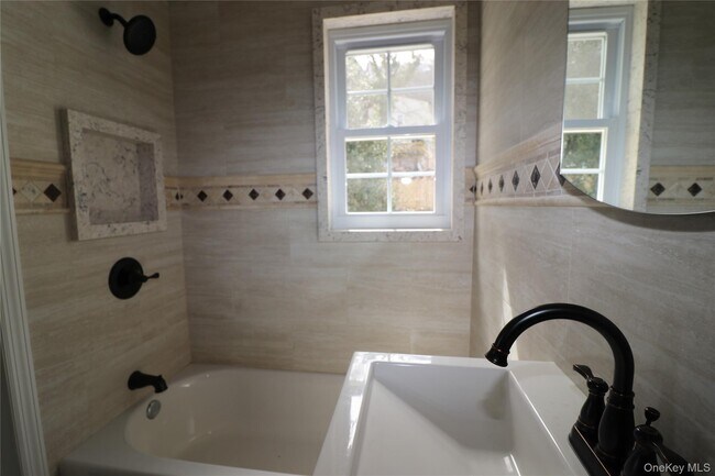 Building Photo - 153 US-9W