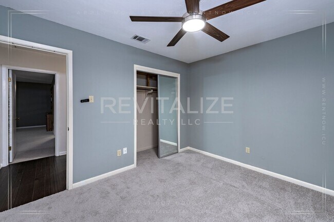 Building Photo - 3/2 Brick Home with Sunroom, Deck, and Car...