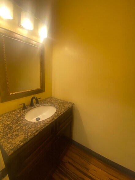 2nd bathroom - 8710 Delgany Ave