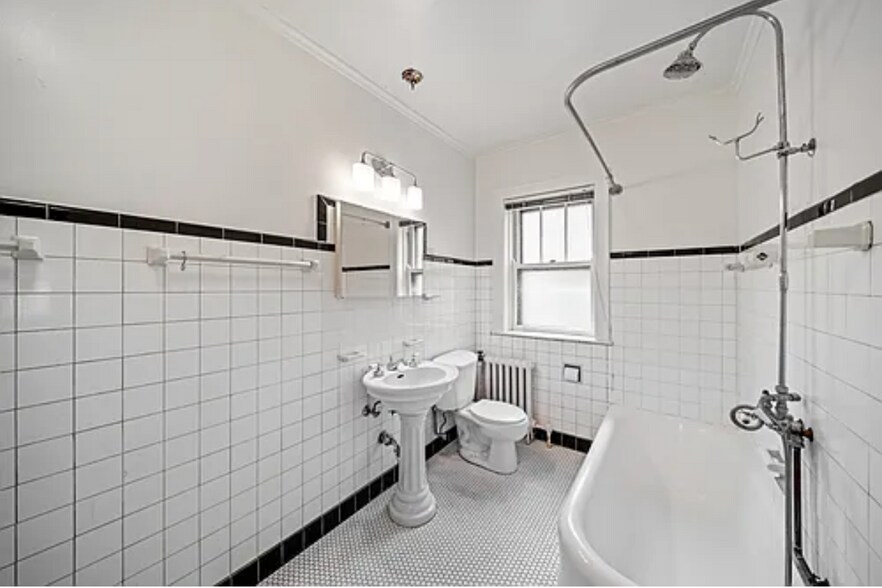 Building Photo - 721 Foster St