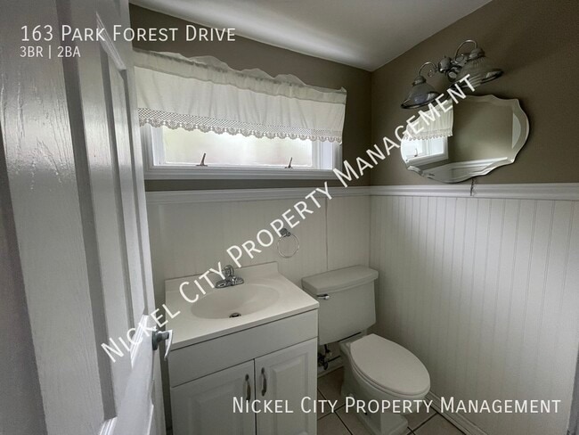 Building Photo - 163 Park Forest Dr
