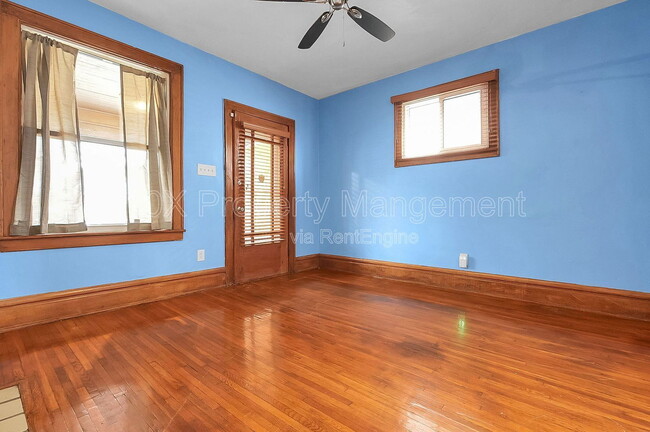 Building Photo - 275 N Warren Ave