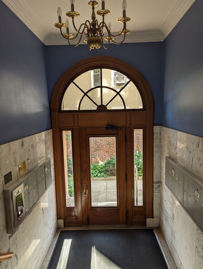 Building Photo - SEPTEMBER 1 Cambridge lovely 1 bedroom on Shepard Street