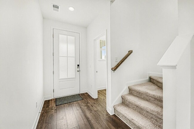 Building Photo - 153 Hawthorne Landing Dr