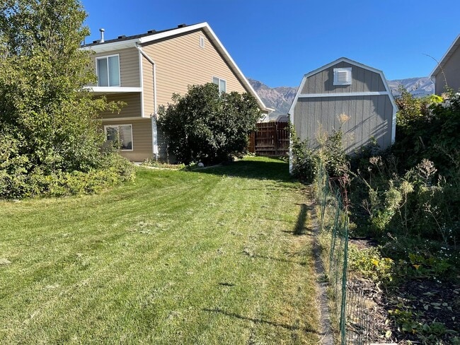 Building Photo - Spacious 5-Bedroom Haven with 3 Full Baths...